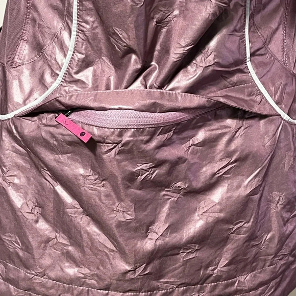 Lululemon Limited Edition Velocity Plum Embossed Dot Running Jacket - Picture 12 of 17